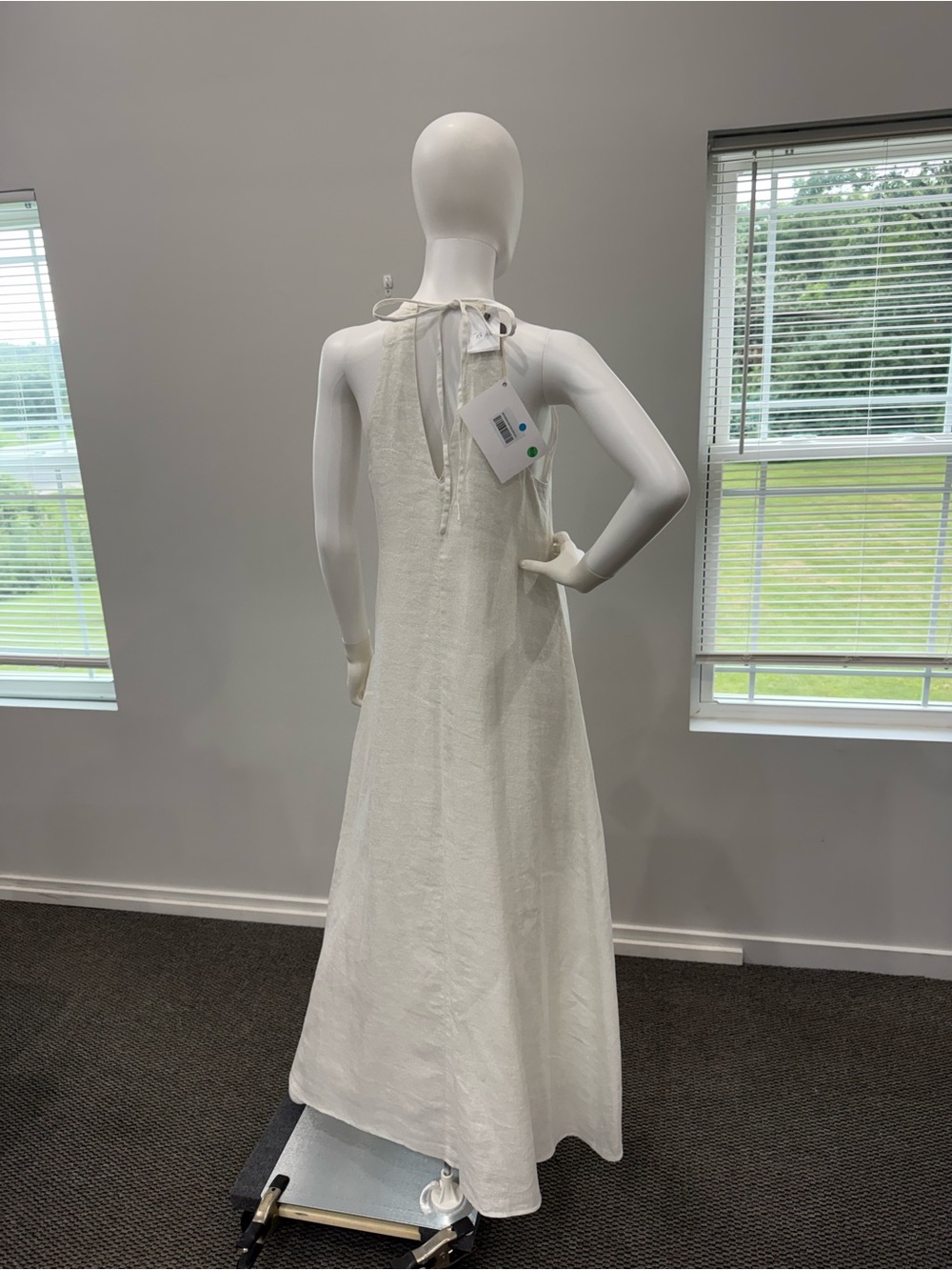 Sleeveless White V-Neck Maxi Dress With Subtle Silver Shine - Picture 5 of 9